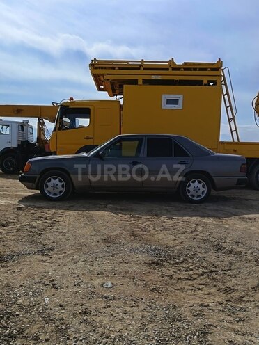 Mercedes 200 E 1991, 250,000 km - 2.0 l - Salyan