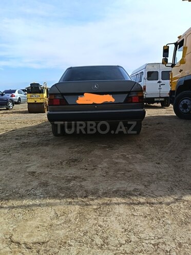 Mercedes 200 E 1991, 250,000 km - 2.0 l - Salyan
