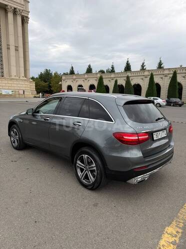 Mercedes GLC 300 4MATIC 2018, 182,000 km - 2.0 l - Gəncə