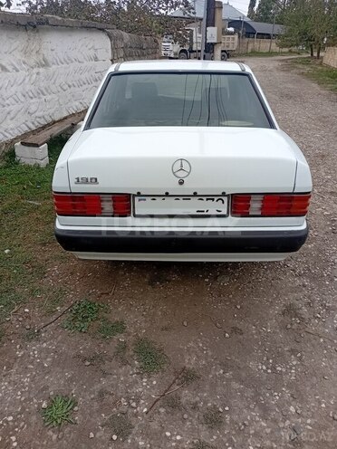 Mercedes 190 1986, 299,144 km - 2.0 l - Xudat