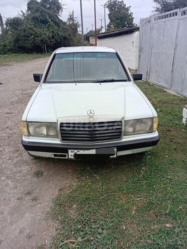 Mercedes 190 1986, 299,144 km - 2.0 l - Xudat