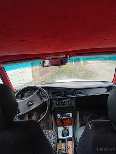 Mercedes 190 1986, 299,144 km - 2.0 l - Xudat