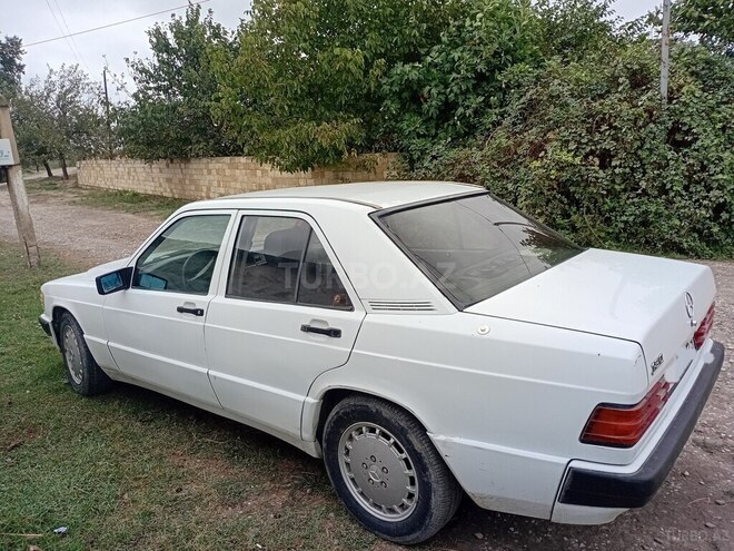 Mercedes 190 1986, 299,144 km - 2.0 l - Xudat
