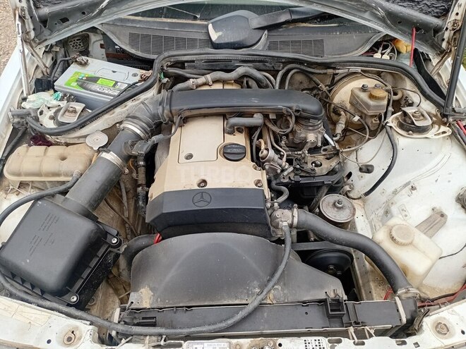 Mercedes 190 1986, 299,144 km - 2.0 l - Xudat