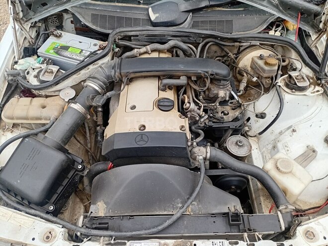 Mercedes 190 1986, 299,144 km - 2.0 l - Xudat