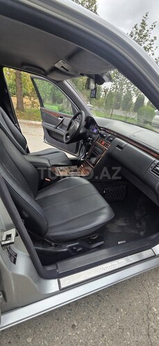 Mercedes E 270 2001, 280,825 km - 2.7 l - Bərdə