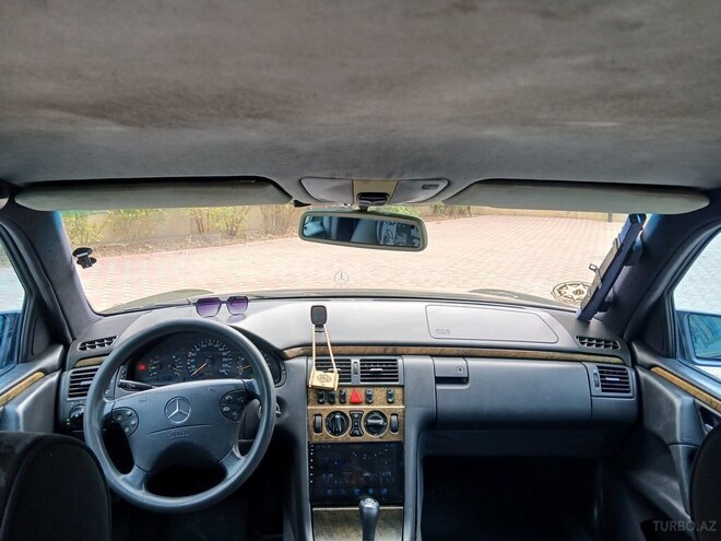 Mercedes E 230 1997, 488,395 km - 2.3 л - Şirvan