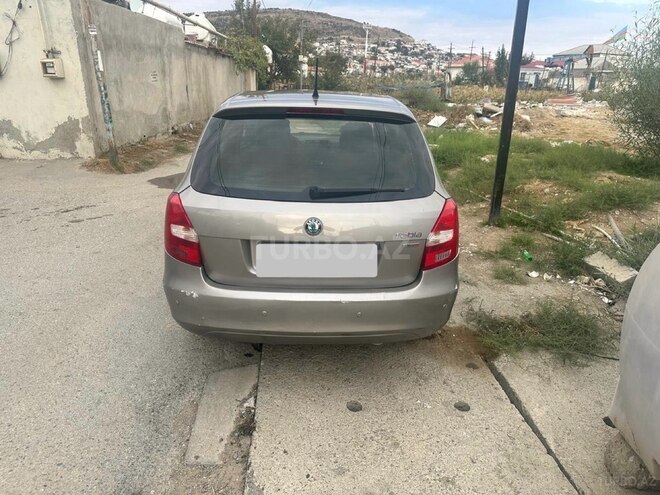 Skoda Fabia 2012, 300,000 km - 1.6 л - Bakı