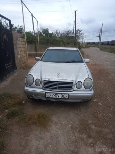 Mercedes E 220 1996, 300,000 km - 2.2 l - Sumqayıt
