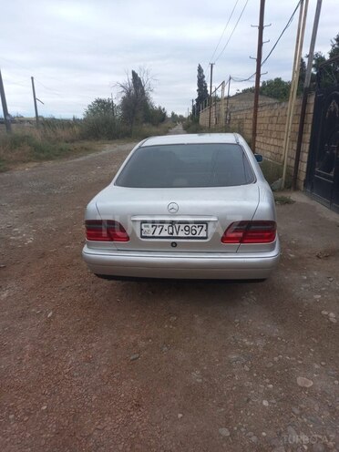 Mercedes E 220 1996, 300,000 km - 2.2 l - Sumqayıt