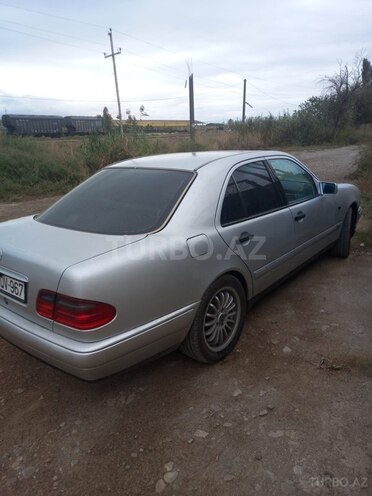 Mercedes E 220 1996, 300,000 km - 2.2 l - Sumqayıt