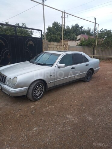 Mercedes E 220 1996, 300,000 km - 2.2 l - Sumqayıt