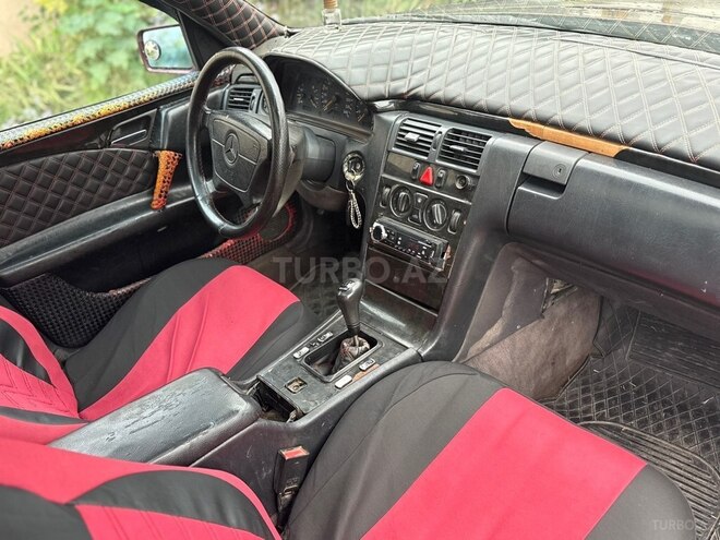 Mercedes E 230 1995, 485,000 km - 2.3 l - Qazax