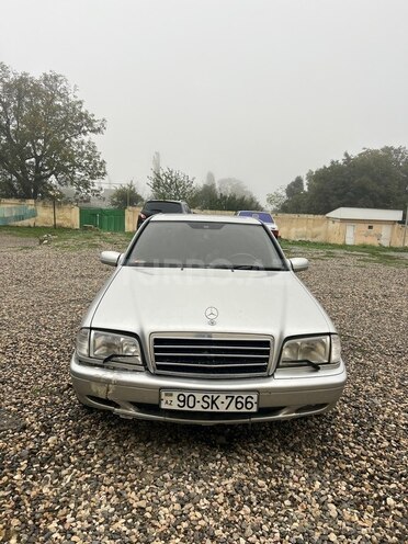 Mercedes C 230 2000, 337,658 km - 2.3 l - Qusar