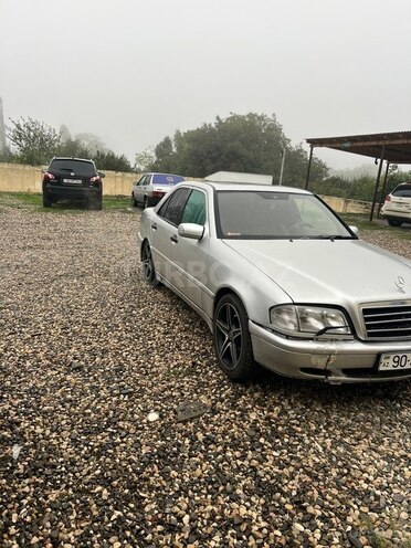 Mercedes C 230 2000, 337,658 km - 2.3 l - Qusar