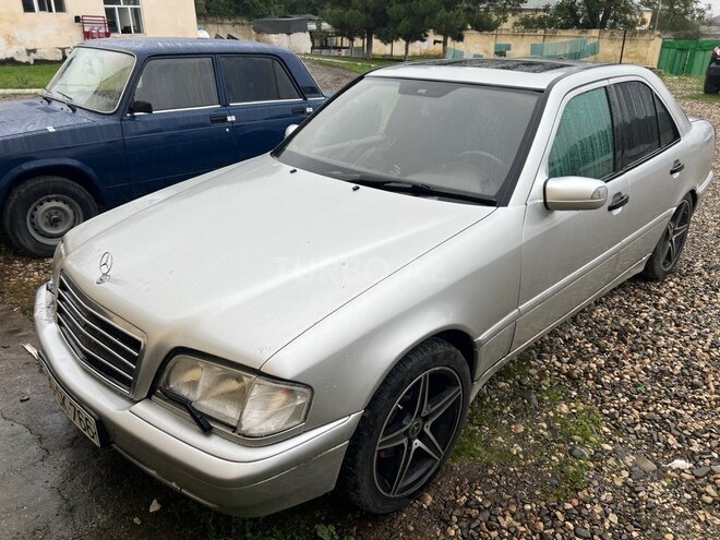 Mercedes C 230 2000, 337,658 km - 2.3 l - Qusar
