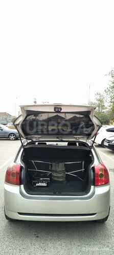 Toyota Corolla 2004, 298,000 km - 1.4 l - Şirvan