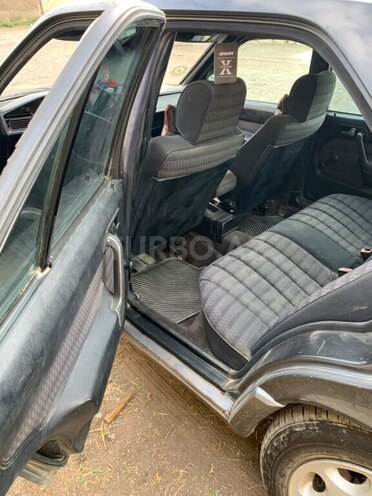Mercedes 190 1991, 224,650 km - 2.0 l - Samux
