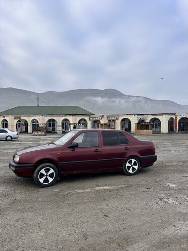 Volkswagen Vento 1994, 207,586 km - 1.9 л - Bakı