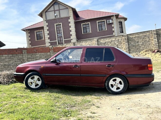 Volkswagen Vento 1994, 207,586 km - 1.9 л - Bakı