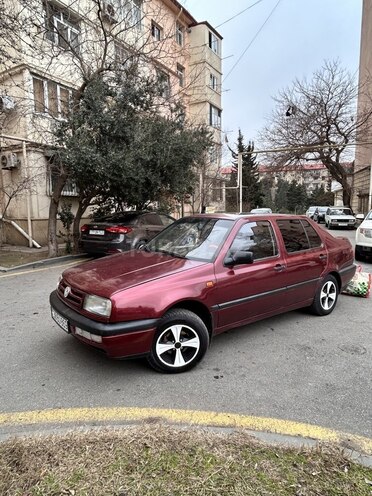Volkswagen Vento 1994, 207,586 km - 1.9 л - Bakı