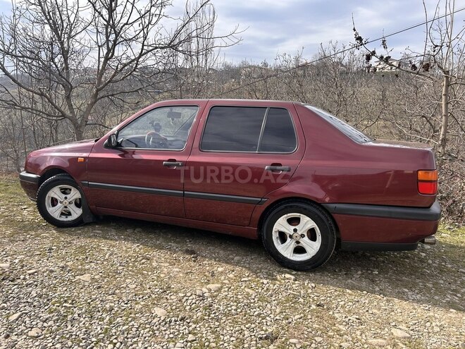 Volkswagen Vento 1994, 207,586 km - 1.9 л - Bakı