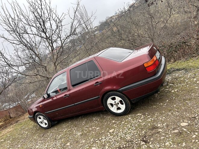 Volkswagen Vento 1994, 207,586 km - 1.9 л - Bakı
