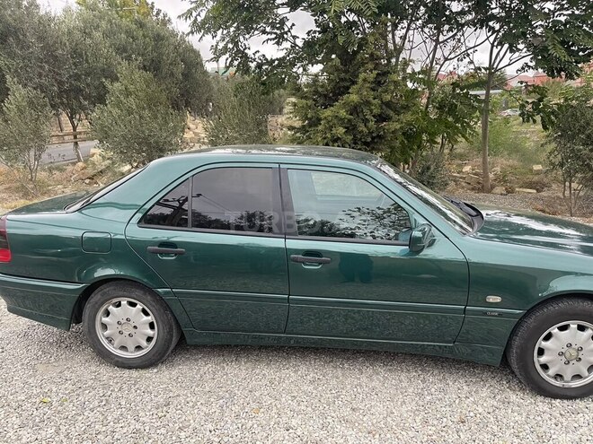 Mercedes C 220 1999, 242,557 km - 2.2 l - Bakı