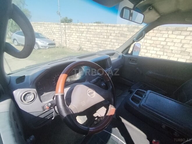 Nissan Urvan 2005, 475,000 km - 3.0 l - Sumqayıt
