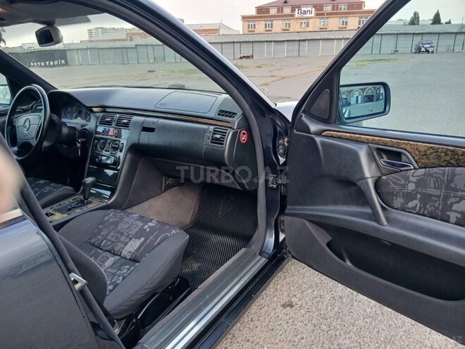 Mercedes E 240 1999, 419,038 km - 2.4 л - Gəncə