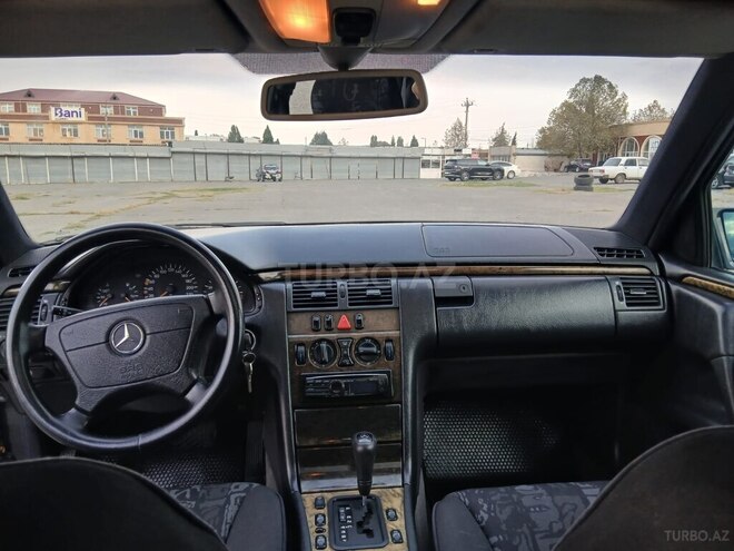 Mercedes E 240 1999, 419,038 km - 2.4 л - Gəncə