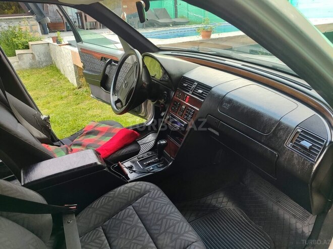 Mercedes C 220 1995, 357,456 km - 2.2 l - Qəbələ