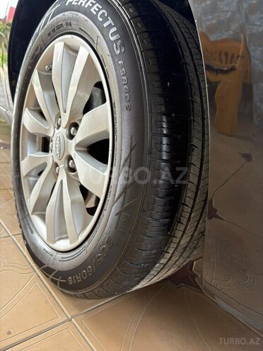 Kia Carens 2011, 135,606 km - 2.0 l - Mingəçevir