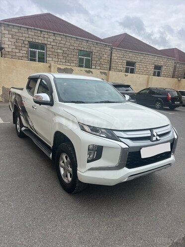 Mitsubishi L200 2020, 200,000 km - 2.4 l - Bakı