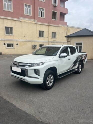Mitsubishi L200 2020, 200,000 km - 2.4 l - Bakı