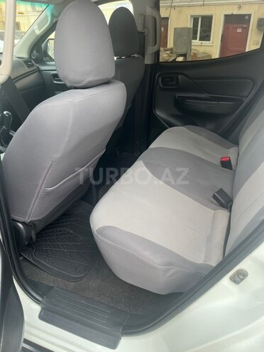 Mitsubishi L200 2020, 200,000 km - 2.4 l - Bakı