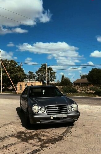 Mercedes E 230 1995, 333,699 km - 2.3 l - Neftçala