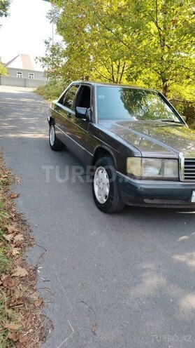 Mercedes 190 1991, 300,000 km - 2.0 l - Zaqatala