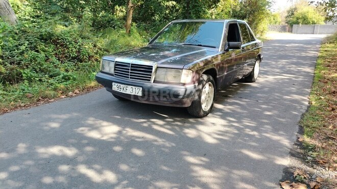 Mercedes 190 1991, 300,000 km - 2.0 l - Zaqatala