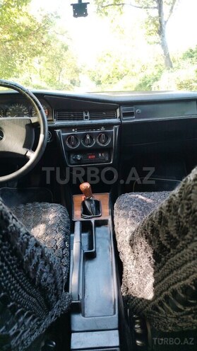 Mercedes 190 1991, 300,000 km - 2.0 l - Zaqatala