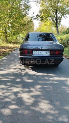 Mercedes 190 1991, 300,000 km - 2.0 l - Zaqatala