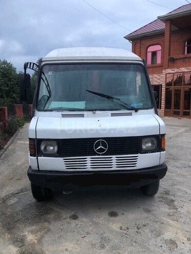 Mercedes 208 D 1993, 295,000 km - 2.3 l - Astara