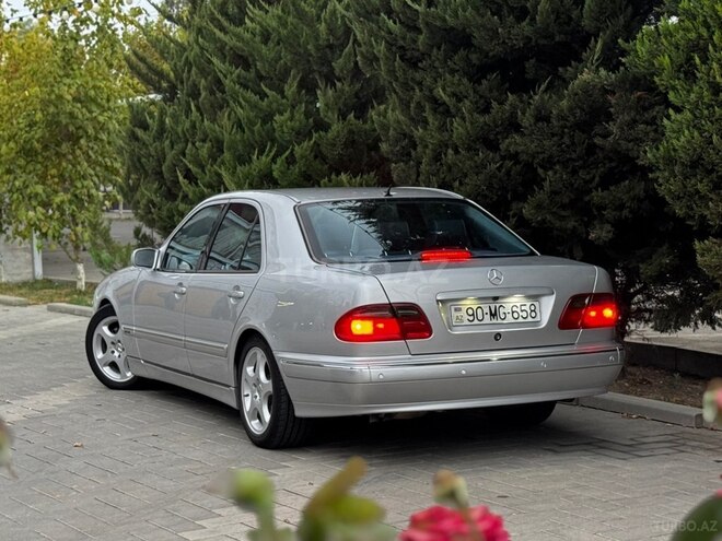 Mercedes E 240 2001, 248,000 km - 2.4 l - Saatlı