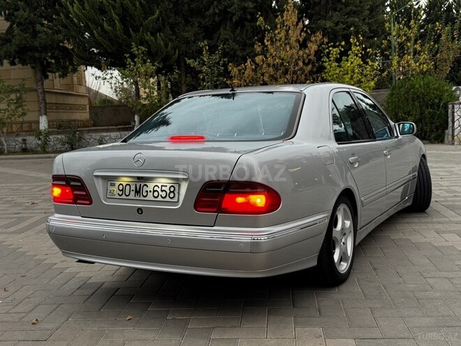 Mercedes E 240 2001, 248,000 km - 2.4 l - Saatlı