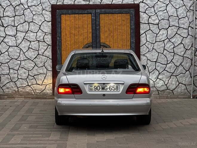 Mercedes E 240 2001, 248,000 km - 2.4 l - Saatlı