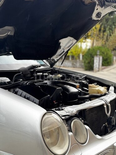 Mercedes E 240 2001, 248,000 km - 2.4 l - Saatlı