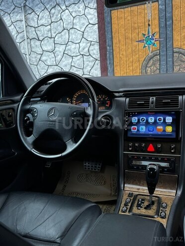 Mercedes E 240 2001, 248,000 km - 2.4 l - Saatlı