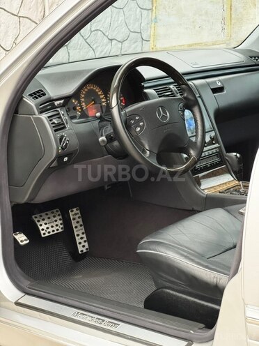 Mercedes E 240 2001, 248,000 km - 2.4 l - Saatlı