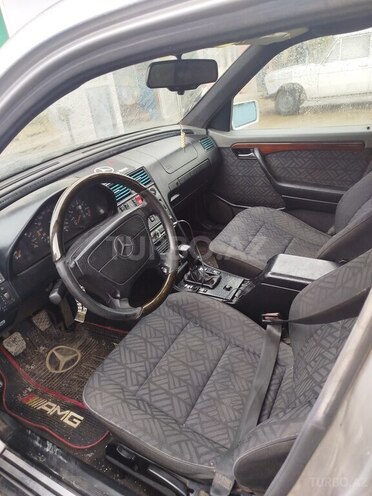 Mercedes C 200 1995, 440,000 km - 2.0 l - Quba