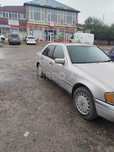 Mercedes C 200 1995, 440,000 km - 2.0 l - Quba